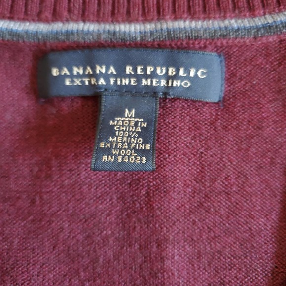 Banana Republic V-neck‎ 100% Merino extra fineWool Sweater Men's Sz M Red - Picture 3 of 4